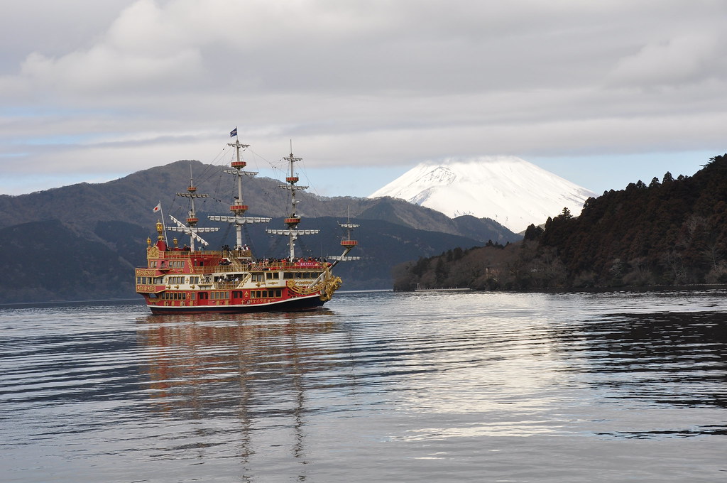 חציית האגם בהאקונה, יפן